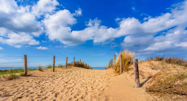Katwijk aan Zee, Hollanda sahilinde kum tepesi