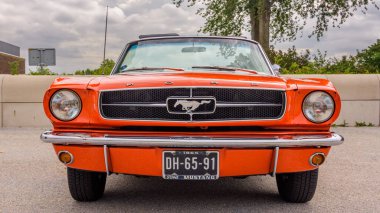 Üstü açık Ford Mustang 1965 The National Old timer Day Lelystad, Hollanda