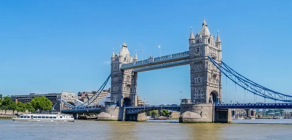 Traghetto Passeggeri Appena Passato Sotto Tower Bridge Londra Sul Tamigi — Foto Stock