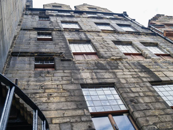 Edifício Industrial Alto Velho Pedra Exterior Com Janelas Edimburgo Escócia — Fotografia de Stock