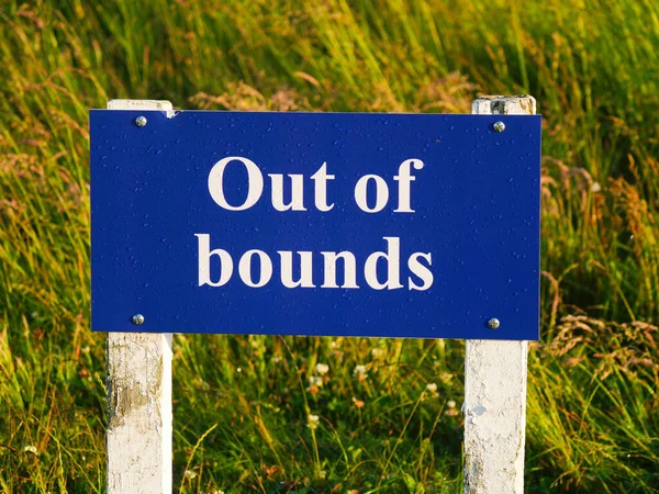 Zeichen Außerhalb Der Grenzen Auf Dem Golfplatz Fetter Weißer Schriftzug — Stockfoto