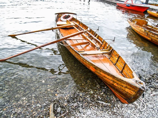 Σκάφη Στην Ακτή Της Λίμνης Windermere Lake District Εθνικό Πάρκο — Φωτογραφία Αρχείου