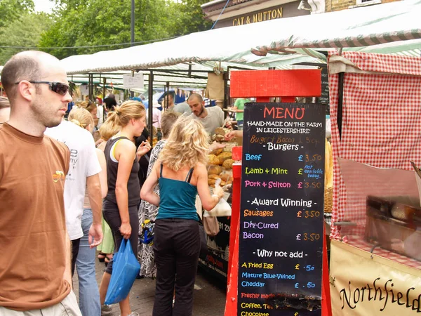 英国伦敦 2009年7月4日 城市市场汉堡 肉和奶酪菜单黑板 — 图库照片