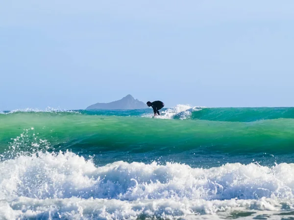 Silhuett Oigenkännlig Surfare Våg — Stockfoto