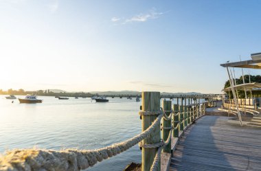 Tauranga rıhtım yolu, ve Yeni Zelanda Tauranga 'nın genişliği.