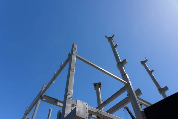 Céu Azul Sobre Vigas Aço Estrutural Pólos Serem Erguidos Construção — Fotografia de Stock
