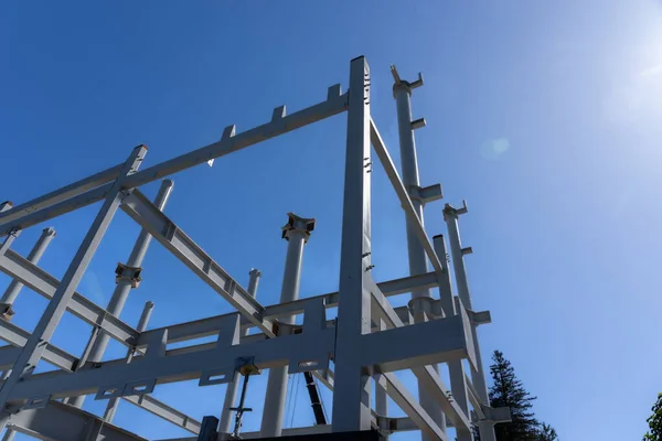 Céu Azul Sobre Vigas Aço Estrutural Pólos Serem Erguidos Construção — Fotografia de Stock