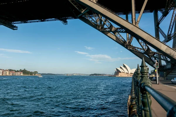Sydney Harbour Bridge Szerkezeti Acélja Vízparti Kovácsoltvas Korláttal Amely Operaházhoz — Stock Fotó