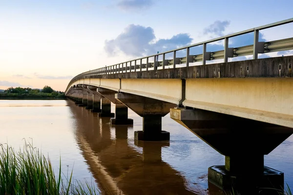 Brücke Über Den Fluss Dargaville Bei Sonnenaufgang — Stockfoto