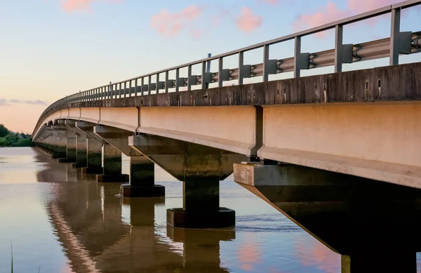 Brücke Über Den Fluss Dargaville Bei Sonnenaufgang — Stockfoto