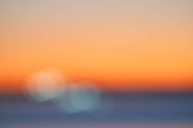 Günbatımı renklerinin renkli soyut arkaplan veya kavramsal kullanım için odaklanmış