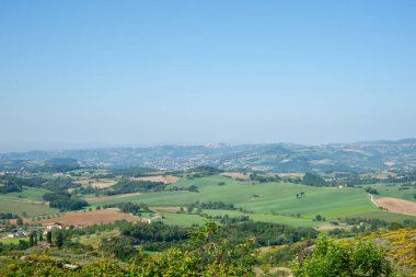 Umbria 'daki İtalyan kırsal alanı geniş açı görüntüsü.