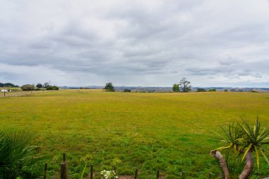Fordell, Wanganui 'deki geniş kırsal arazi tarlaları üzerindeki bulutlu gökyüzü.