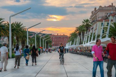 Hırvatistan 'ı Ayrıl - 26 Mayıs 2011: Editör-İnşaat ve Riva Gezinti Alanı' ndaki insanlar