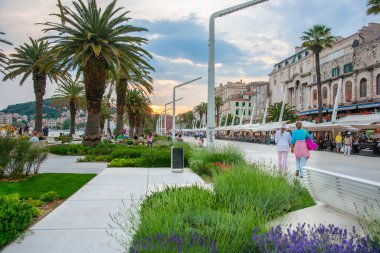 Hırvatistan 'ı Ayrıl - 26 Mayıs 2011: Editör-İnşaat ve Riva Gezinti Alanı' ndaki insanlar