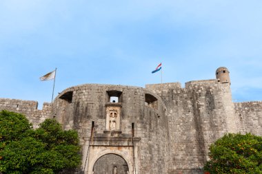 Ortaçağ 'ın Dubrovnik şehrinin eski batı girişine Pile Gate denilir.