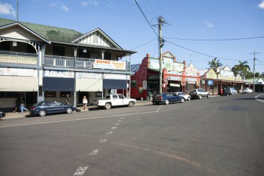 Nimbin Avustralya - 5 Şubat 2012; Avustralya 'nın küçük bir kasabasında ana cadde ve cephe inşaatı..