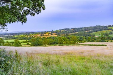 Cotswolds kırsal genişleyen yuvarlanan araziyi