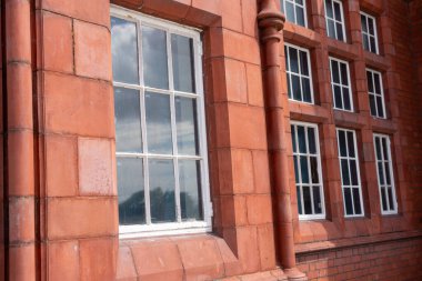 Cardiff Wales - 6 Ağustos 2024; 19. yüzyılda Cardiff rıhtımındaki kırmızı terracotta iskelesinden inşa edilen iskele başı binası mimari açıdan ayrıntılı dış görünüşüyle tarihi kent simgesidir...