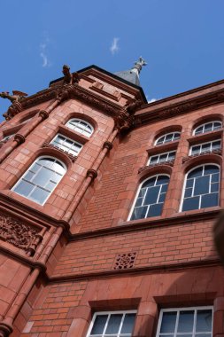 Cardiff Wales - 6 Ağustos 2024; 19. yüzyılda Cardiff rıhtımındaki kırmızı terracotta iskelesinden inşa edilen iskele başı binası mimari açıdan ayrıntılı dış görünüşüyle tarihi kent simgesidir...