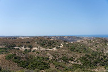 Yunanistan 'ın Kos Adası' ndaki yüksek tepelerden Akdeniz kıyılarına manzara.