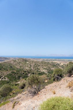 Yunanistan 'ın Kos Adası' ndaki yüksek tepelerden Akdeniz kıyılarına manzara.
