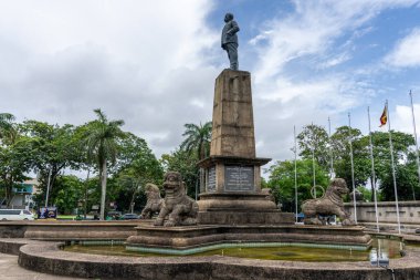 Colombo Sri Lanka - Eylül 2024; Ülkenin ilk Başbakanı Don Stephen Senanayake 'nin heykeli, Bağımsızlık Anıt Müzesi önünde.