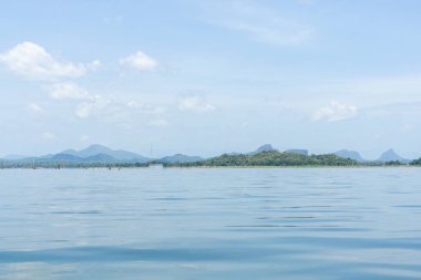 Ulusal Park Sri Lanka 'daki Gal Oya Gölü' nü geziyor..