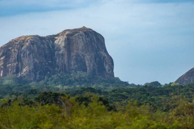 Fil Kayası, Sri Lanka kıyısı yakınlarındaki Yala Ulusal Parkı 'ndaki bir file benzeyen küçük bir çıkıntıdır..