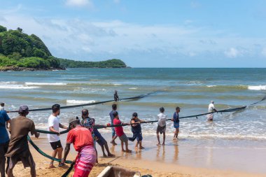 Galle, Sri Lanka - 14 Eylül 2024; Geleneksel balıkçı teknesi veya