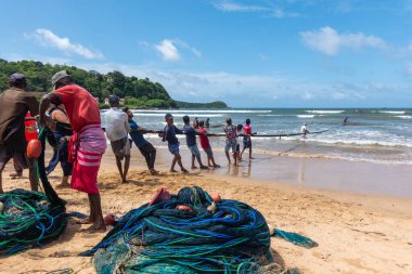 Galle, Sri Lanka - 14 Eylül 2024; Geleneksel balıkçı teknesi veya