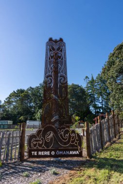 Tauranga Yeni Zelanda - Şubat 2024; Omanawa Şelalesi 'ndeki Kültür Girişi