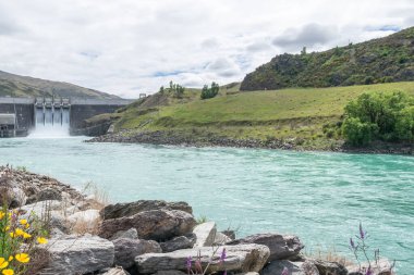Clutha Nehri üzerindeki Clyde Hidroelektrik santrali
