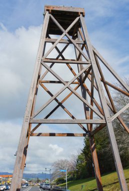 Altın madenciliği kuklası kafa yapısı Hauraki Bölge Konseyi tarafından yüzyılın sonunda Waihi, Yeni Zelanda 'daki Gilmour ve Seddon caddelerinin kesişiminde gerçekleştirilen sokak manzarası iyileştirmelerinin bir parçası..