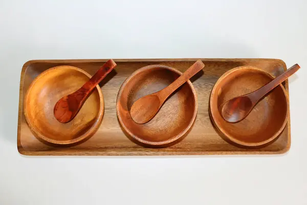 Dekoratif ahşap çorba kaseleri.