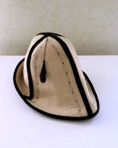 Beyaz kovboy şapkası beyaz arkaplanda izole