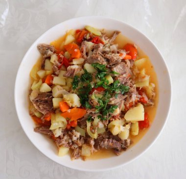 Lezzetli Asya yemeklerinin yakın görüntüsü