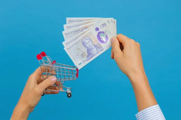 Woman Hand Puts British Pounds Shopping Cart Concept Saving Stores — Stock Fotó
