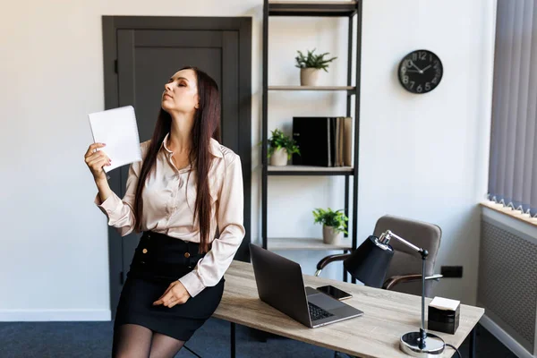 Mid Adult Businesswoman Leaning Desk Fanning Papers Office Showing Office — Stockfoto