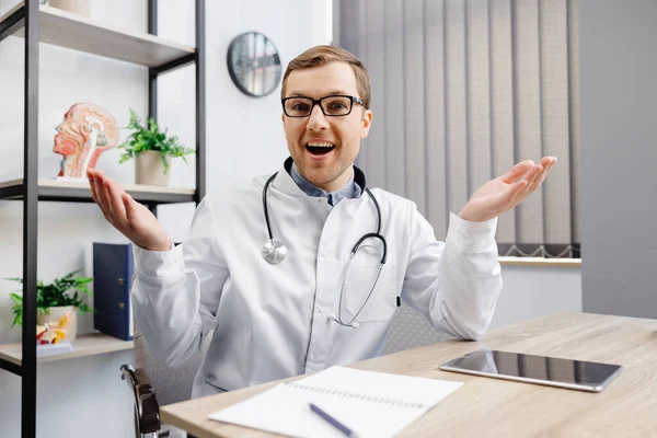 Portrait Young Doctor Wearing Glasses White Uniform Stethoscope Speaking Consulting — Foto Stock