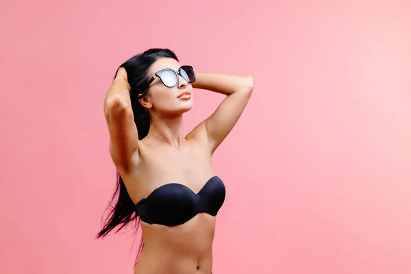 Young Woman Summer Black Swimsuit Sunglasses Standing Pink Background Studio — Stock fotografie