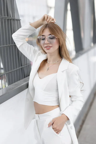 Stylish Adorable Pretty Woman Wavy Hair Wearing White Stylish Suit — Photo