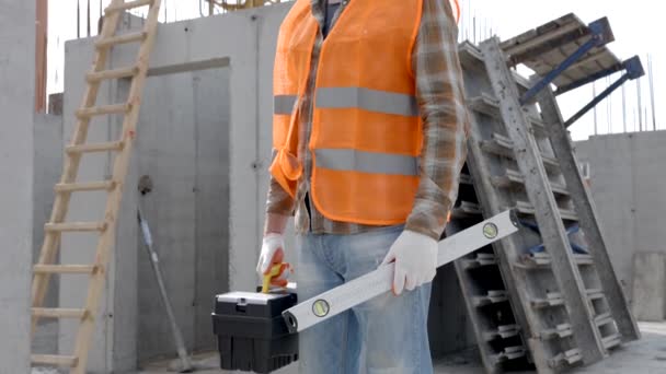Constructor Reparador Capataz Casco Protector Chaleco Encuentra Lugar Trabajo Construcción — Vídeos de Stock