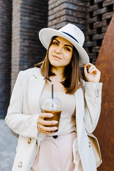 Beautiful Woman Going Meeting Cold Coffee Walking Street Portrait Successful — Photo