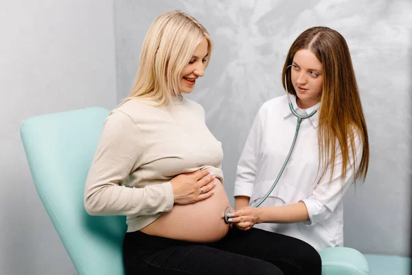Female Doctor Using Stethoscope Examining Pregnant Woman Clinic Medical Exam — Stock Photo, Image