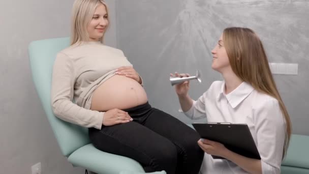 Gynecologist Leans Stethoscope Pregnant Woman Belly Listens Baby Heartbeat — Stock Video