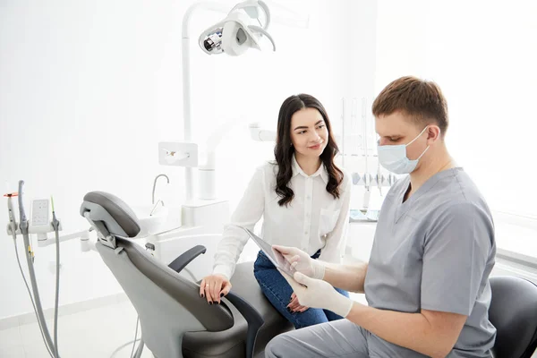 Tratamiento Moderno Clínica Dental Profesional — Foto de Stock