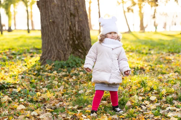 Cute Pretty Girl Running Park Middle Autumn Leaves Smiling — Stock Photo, Image