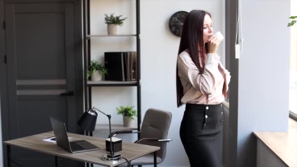 Beautiful Brunette Woman Having Morning Coffee Standing Her Desk Office — Video