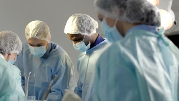 Gruppo Medici Che Effettuano Interventi Chirurgici Ospedale — Video Stock